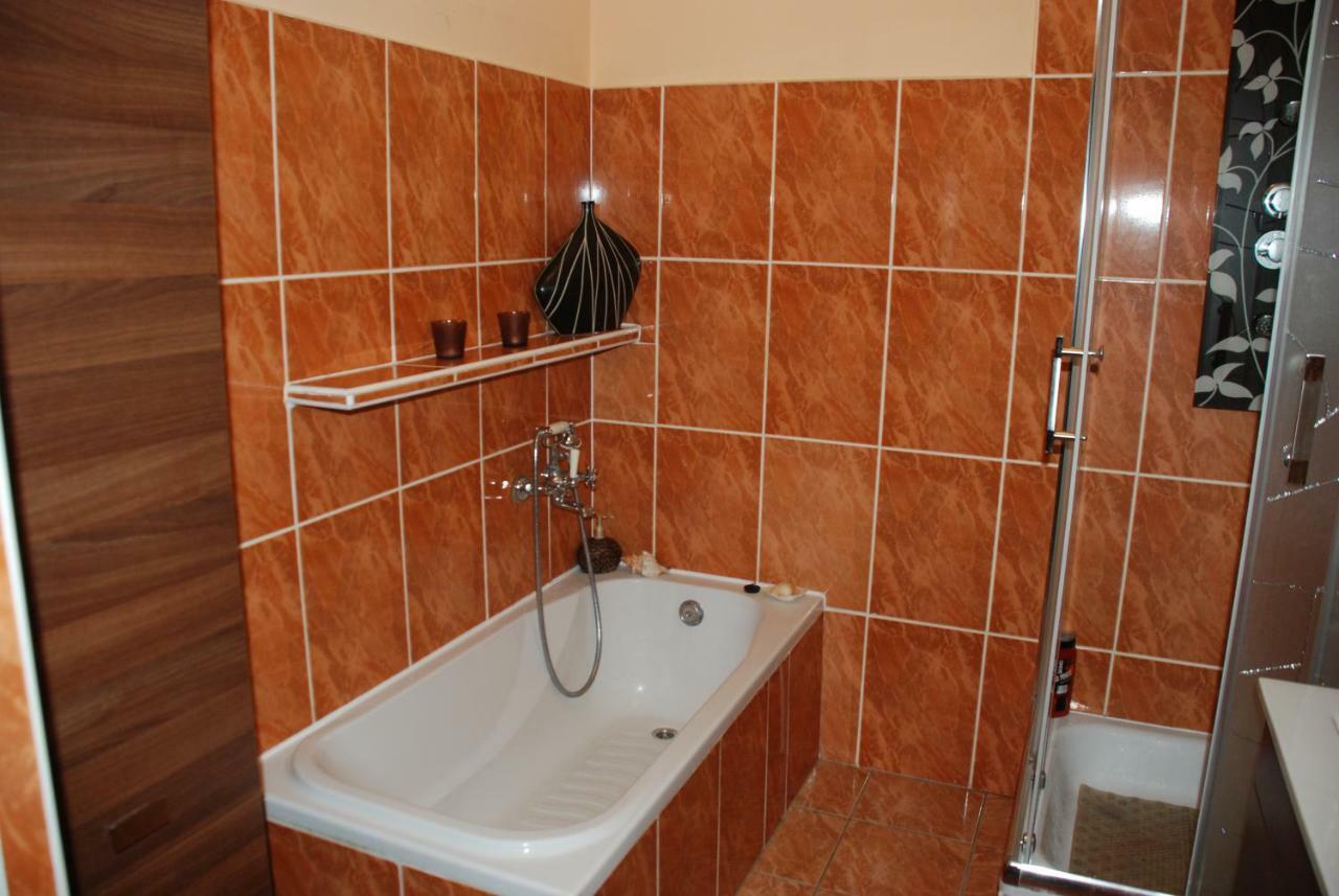 Dom Chotomow Apartment Bagian luar foto